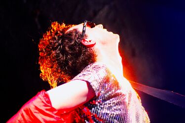 JOHNNY DARLIN: SONGS ABOUT BOYS (JOHNNY DARLIN: PÍSNĚ O KLUCÍCH)